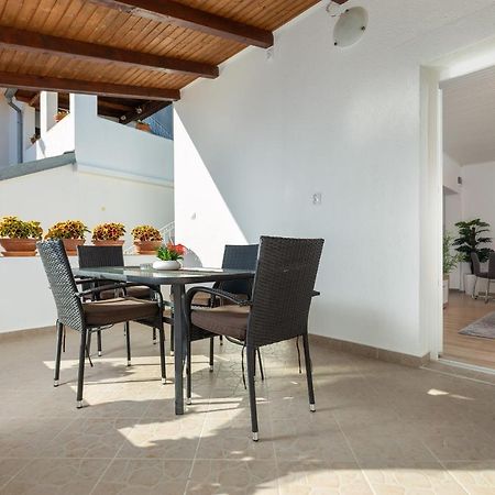 Apartments Elita Ровин Екстериор снимка