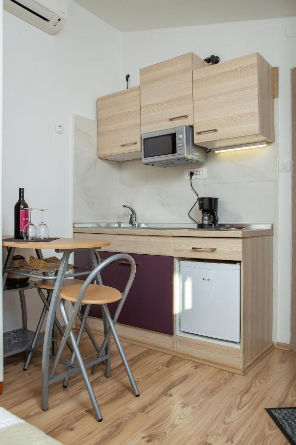 Apartments Elita Ровин Екстериор снимка