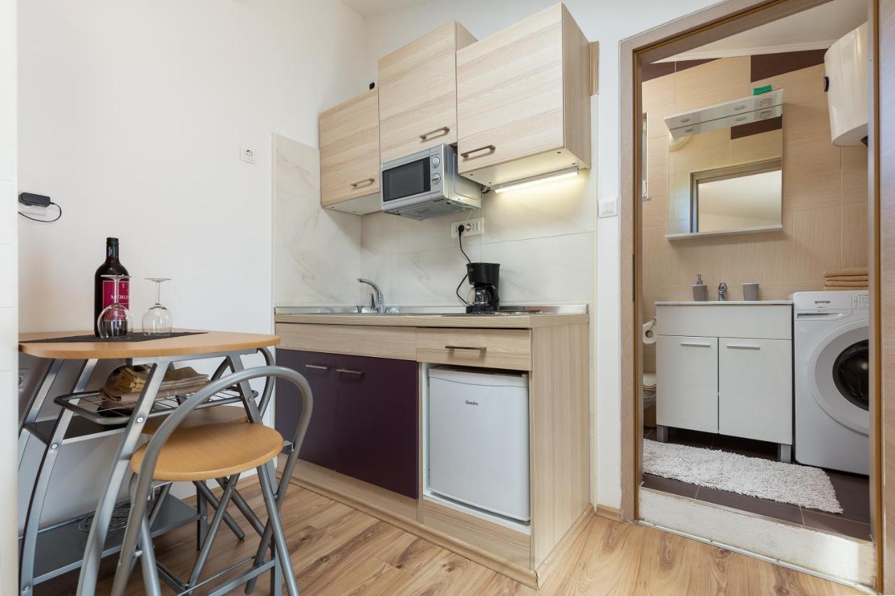 Apartments Elita Ровин Екстериор снимка