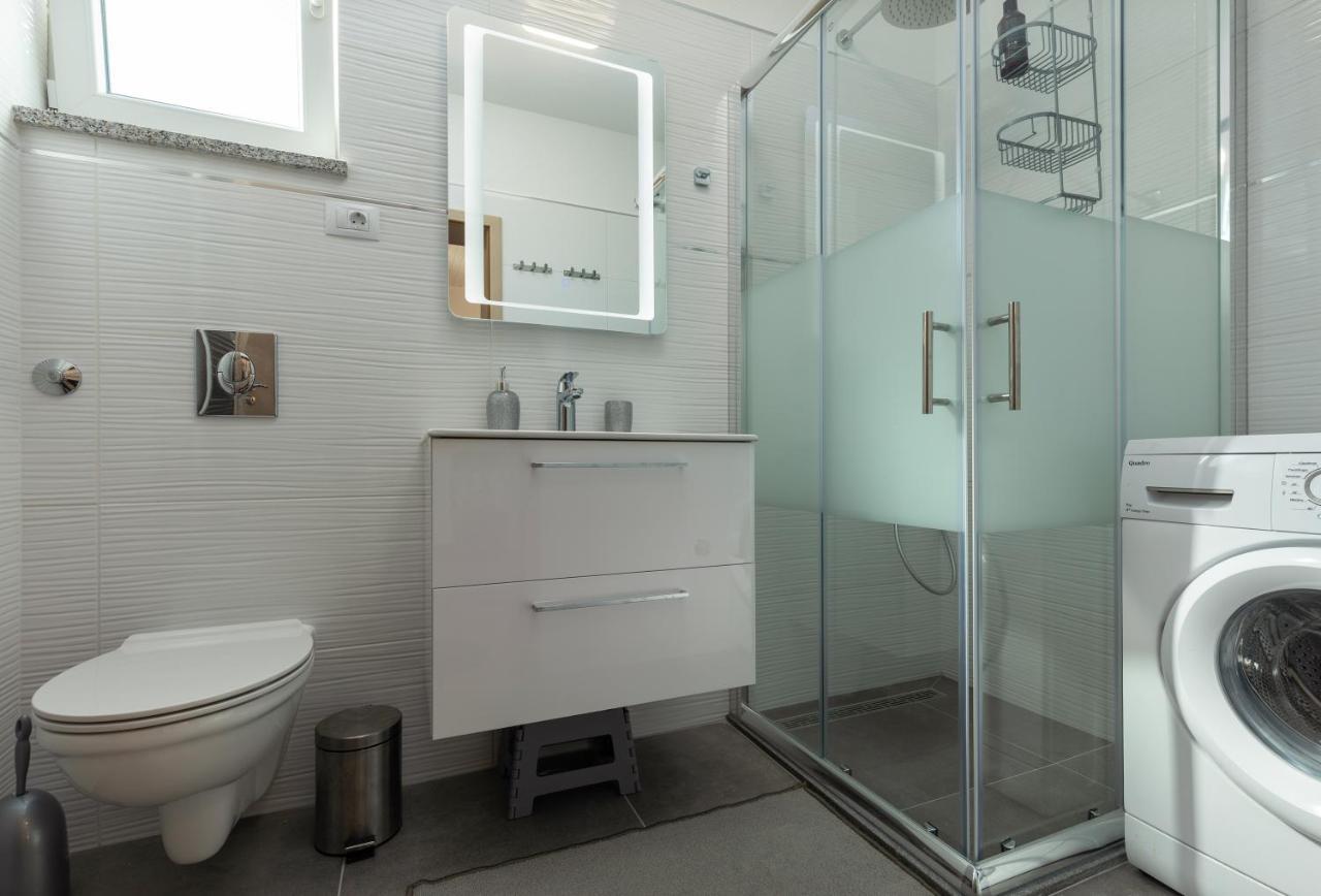 Apartments Elita Ровин Екстериор снимка
